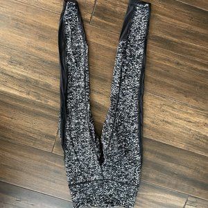 Lululemon Black & White Pattern Leggings - Size 4